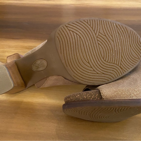 NWOT Sofft size 7 peep toe boots. - Picture 5 of 6